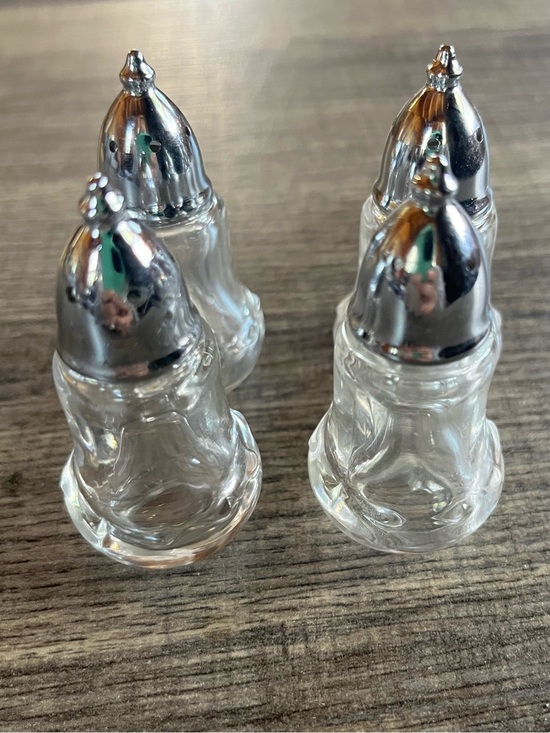Other - Clear Glass Salt and Pepper Shakers with Silver Tops - Set of 4.